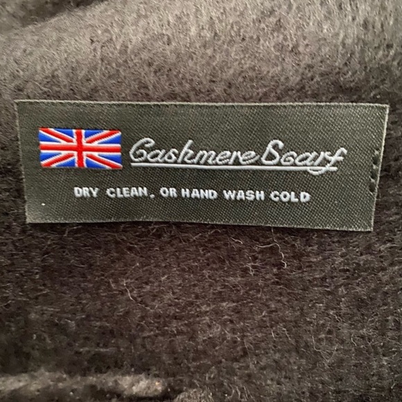 ✨RESTOCKED✨CASHMERE BLACK FRINGE SCARF/SHAWL OVERSIZED - Picture 5 of 5